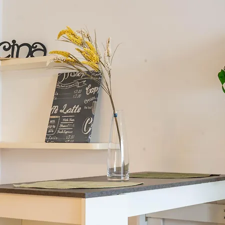 Garage & Station - Self Check-in & Access شقة كومو