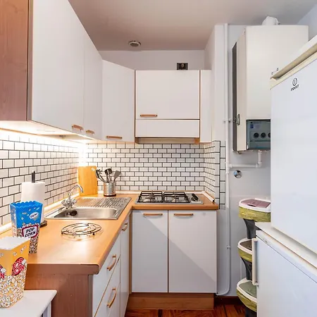Garage & Station - Self Check-in & Access Apartman Como