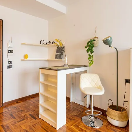 Garage & Station - Self Check-in & Access شقة